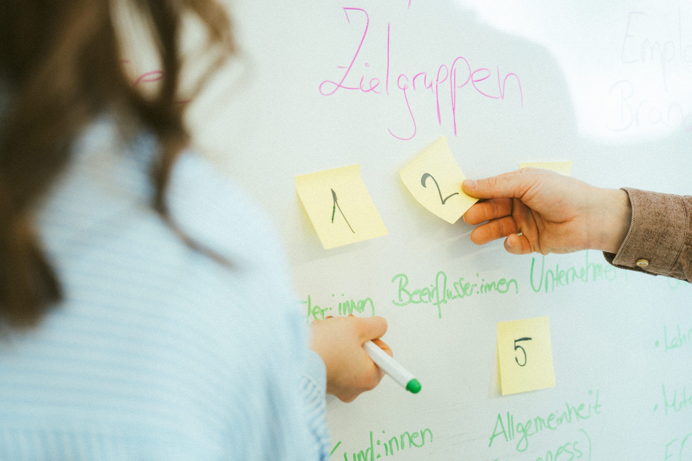 mediacrew, Eine Person, vier Rollen: Warum interne Social Media Teams an Grenzen stossen